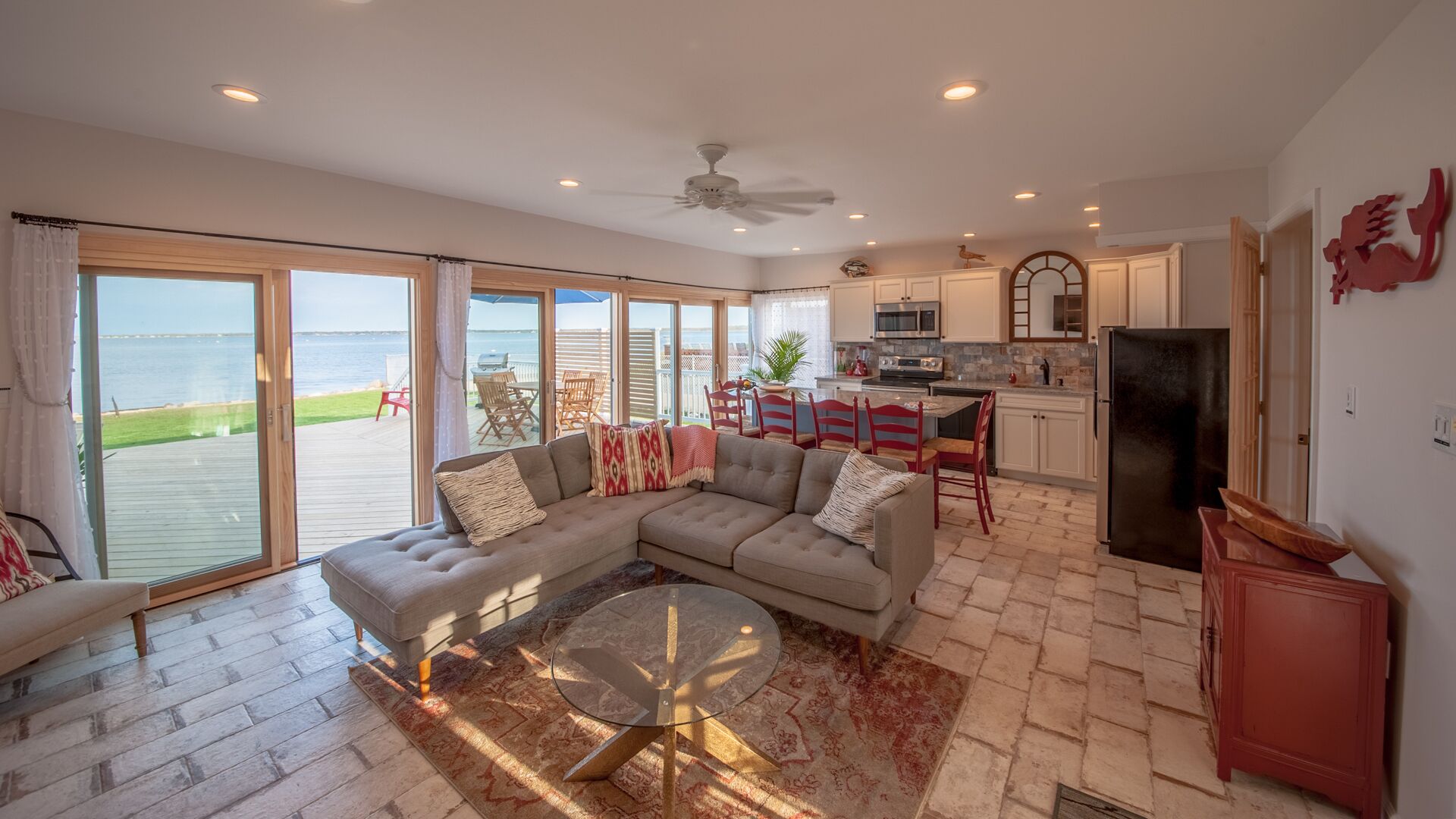 Luxurious Waterfront Beach House On The Bay