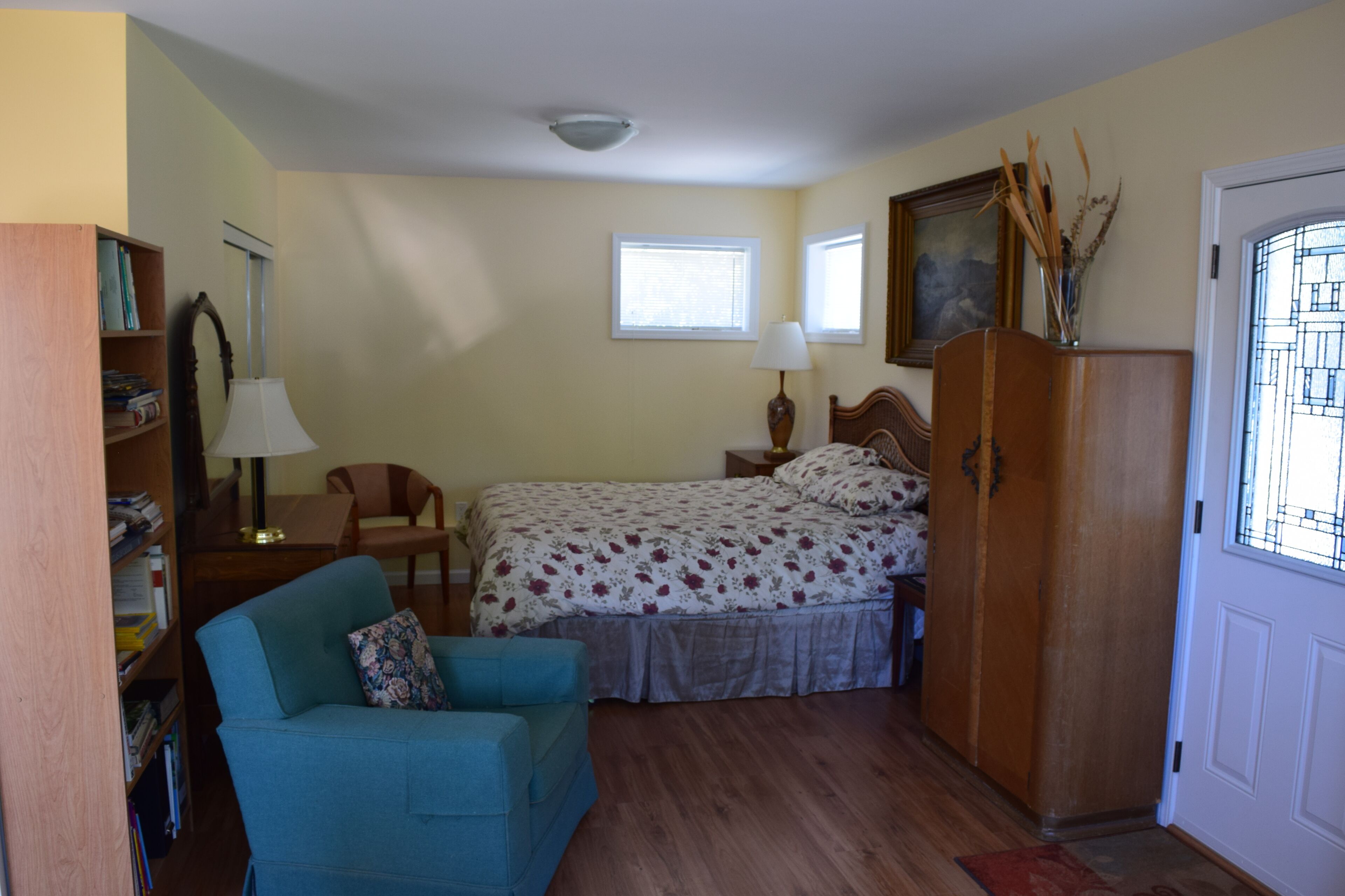 Victoria Area Oceanfront studio close to Royal Roads University &Pearson College