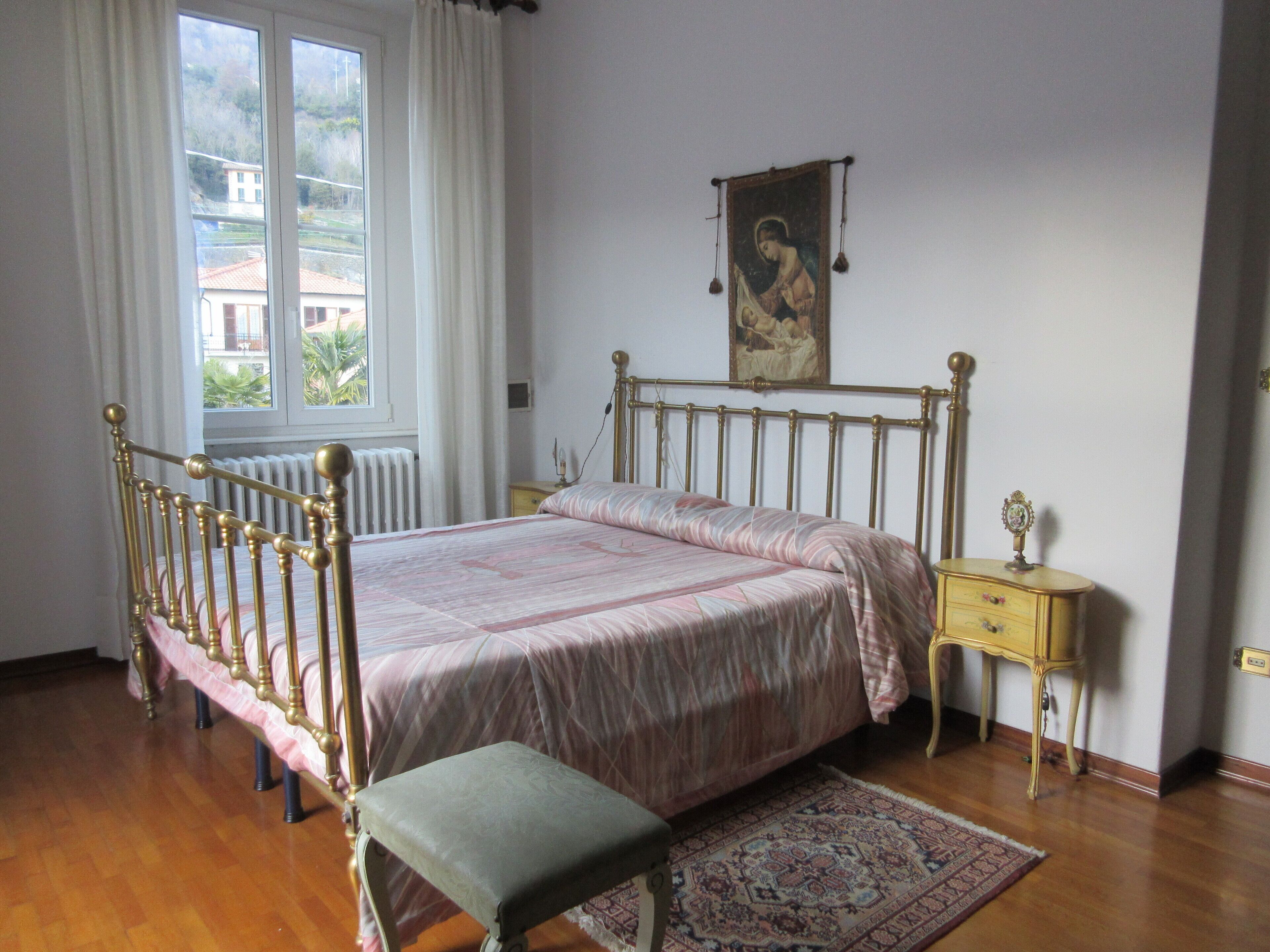 Villa Carluccia in front of the Como Lake.