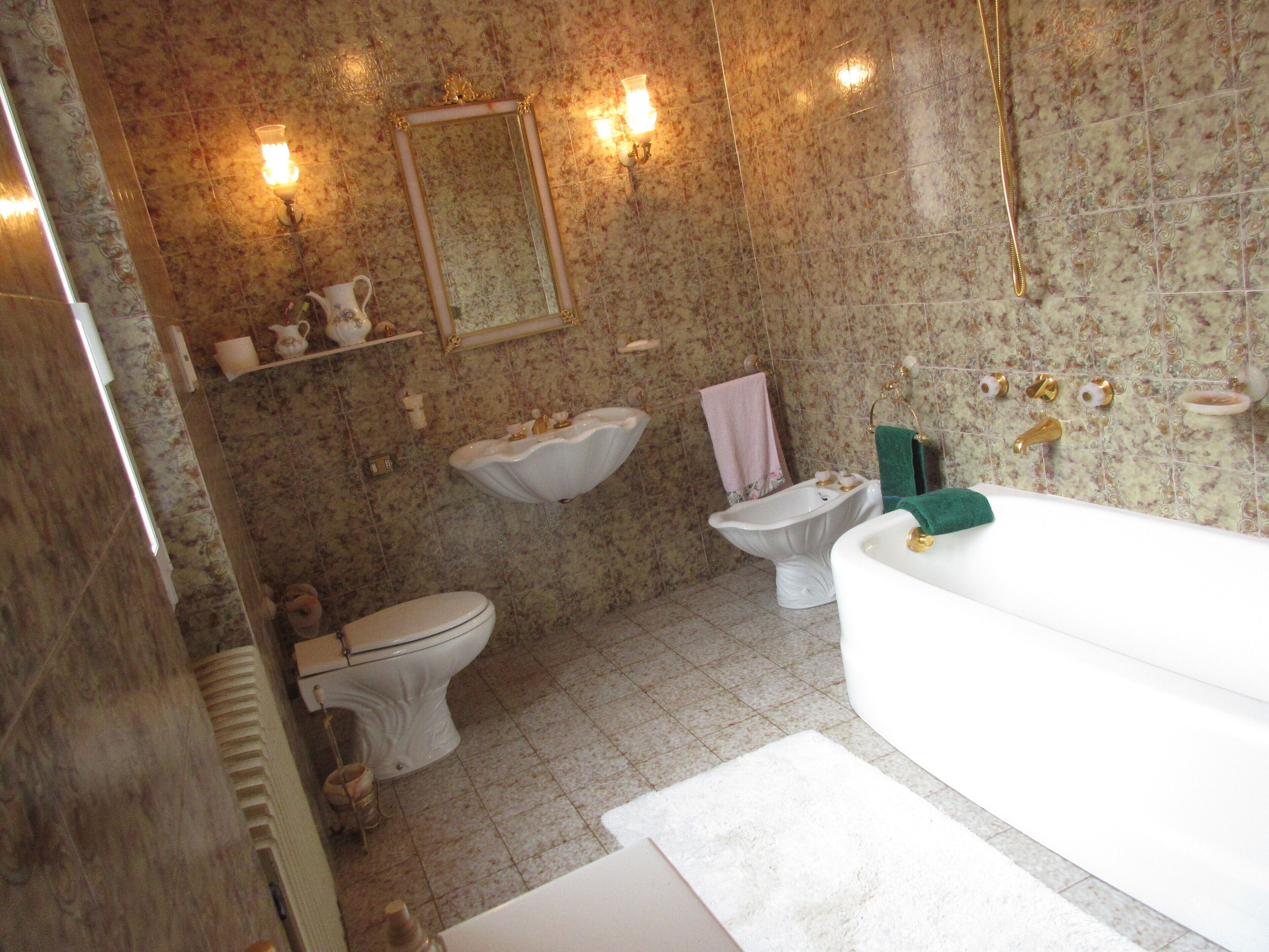 Villa Carluccia in front of the Como Lake.