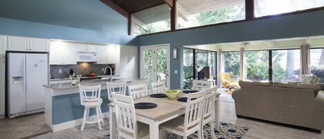 Jääkaappi, mikroaaltouuni, uuni, liesi