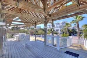 Outdoor dining - Centennial Coast Cottage - with Heated pool (St Simons Island)