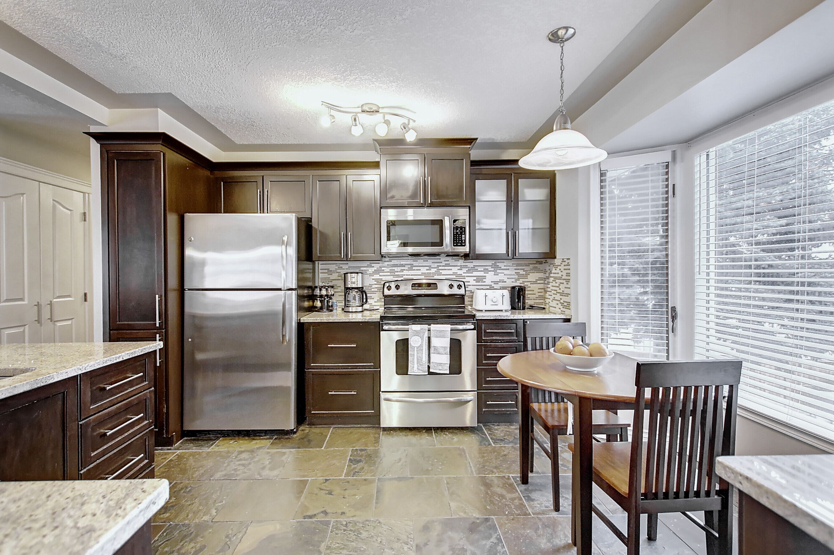 SIMPLY HOMELY, 6BR, 3BATHS, AC, MINS TO DT, A/PT
