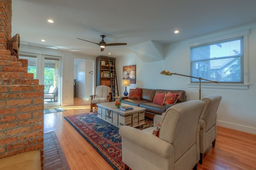 The Homestead on the Shore -- New Hot Tub!