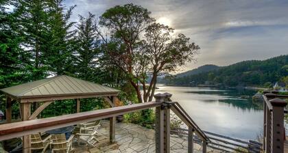 The Homestead on the Shore -- New Hot Tub!