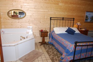1 bedroom, iron/ironing board, free WiFi, bed sheets - A Cozy Cottage Near the Heart of All Louisville Attractions! (Louisville)