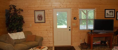 Smart-TV, DVD-Player, Bücher, Videothek