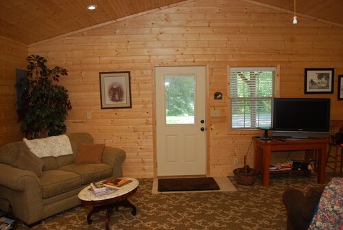 A Cozy Cottage Near the Heart of All Louisville Attractions!