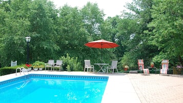 Outdoor pool, a heated pool