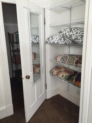 Large Apartment In The Heart Of Marquette W/ Cable & WiFi!  Pet Friendly!  