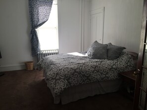2 bedrooms, internet, bed sheets
