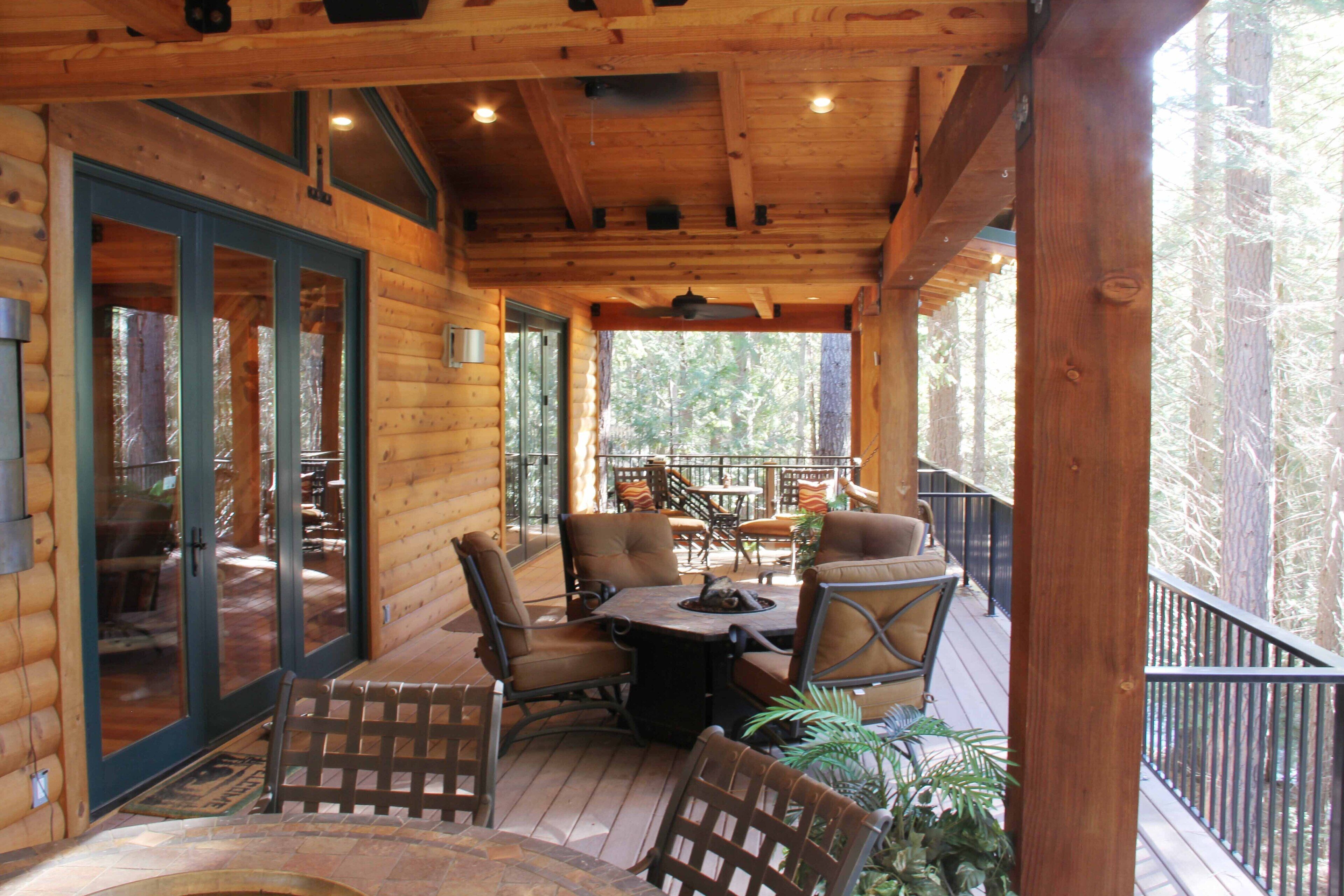 Upper deck with dining area and fire pit
