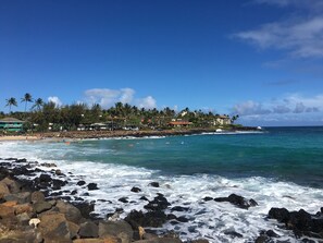 Beach nearby, sun-loungers, beach towels