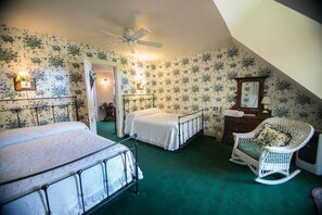 4 bedrooms, iron/ironing board, WiFi, bed sheets