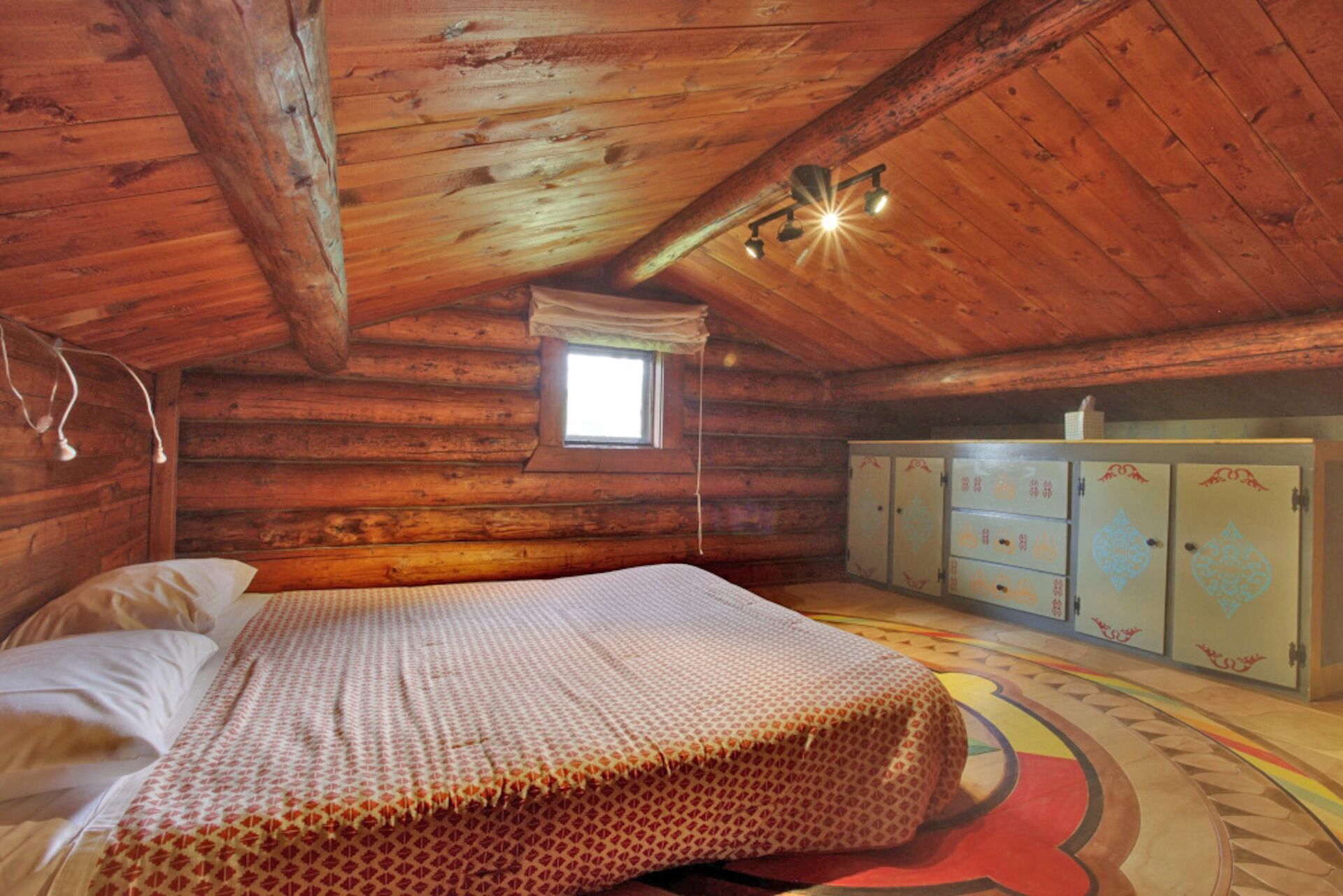 The Deer House -  A character cabin in the woods! (plus all the modernities)