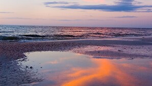 A beach with a calm sea and a sky with clouds. - Cozy and friendly. All is Well - no damage (Clearwater Beach)
