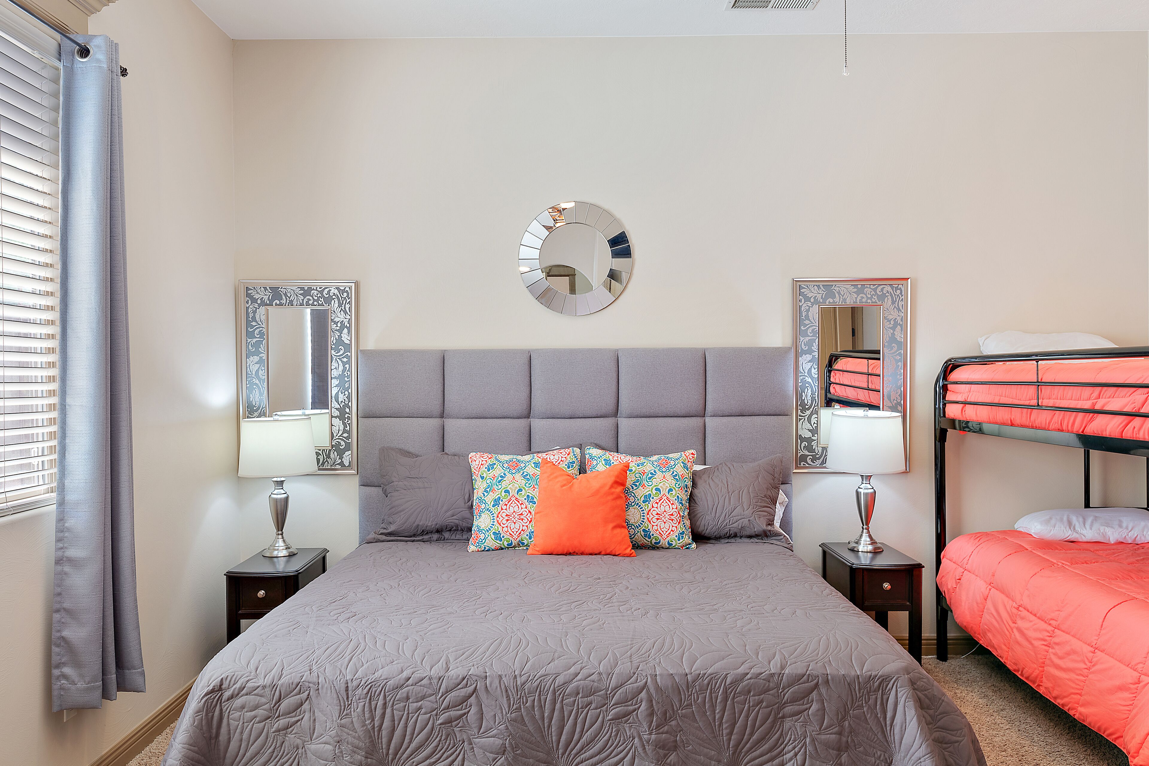 Sleeps 32! Great for Families, Private Fenced Pool, Spa/Hot Tub, Play Gym, BBQ