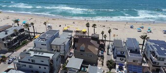 Charming 2 Bedroom, 2 Bath House 20 Steps To Ocean- Sleeps 8