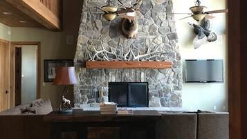 TV, fireplace, DVD player, stereo