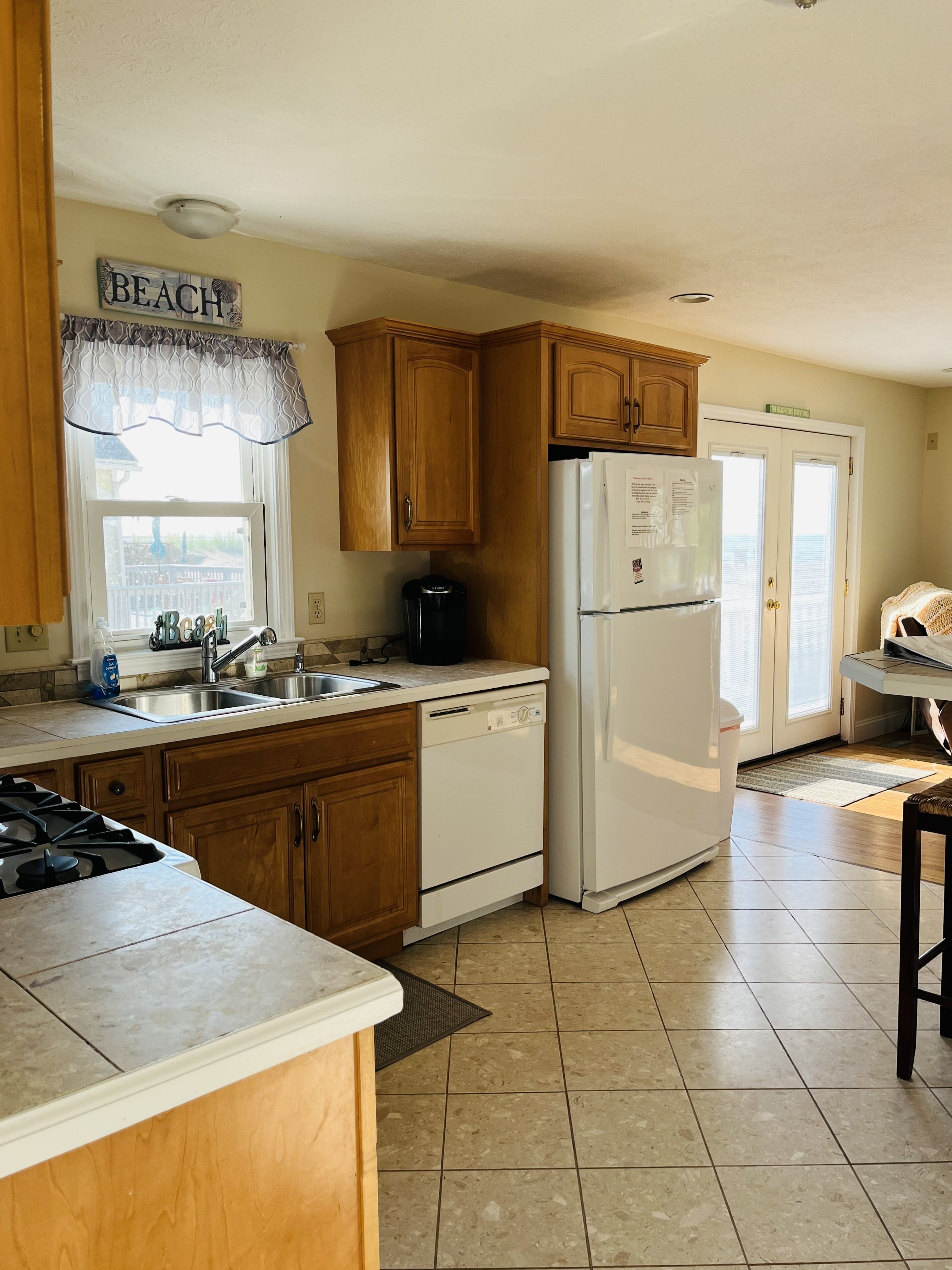 Lake front home with sandy beach!