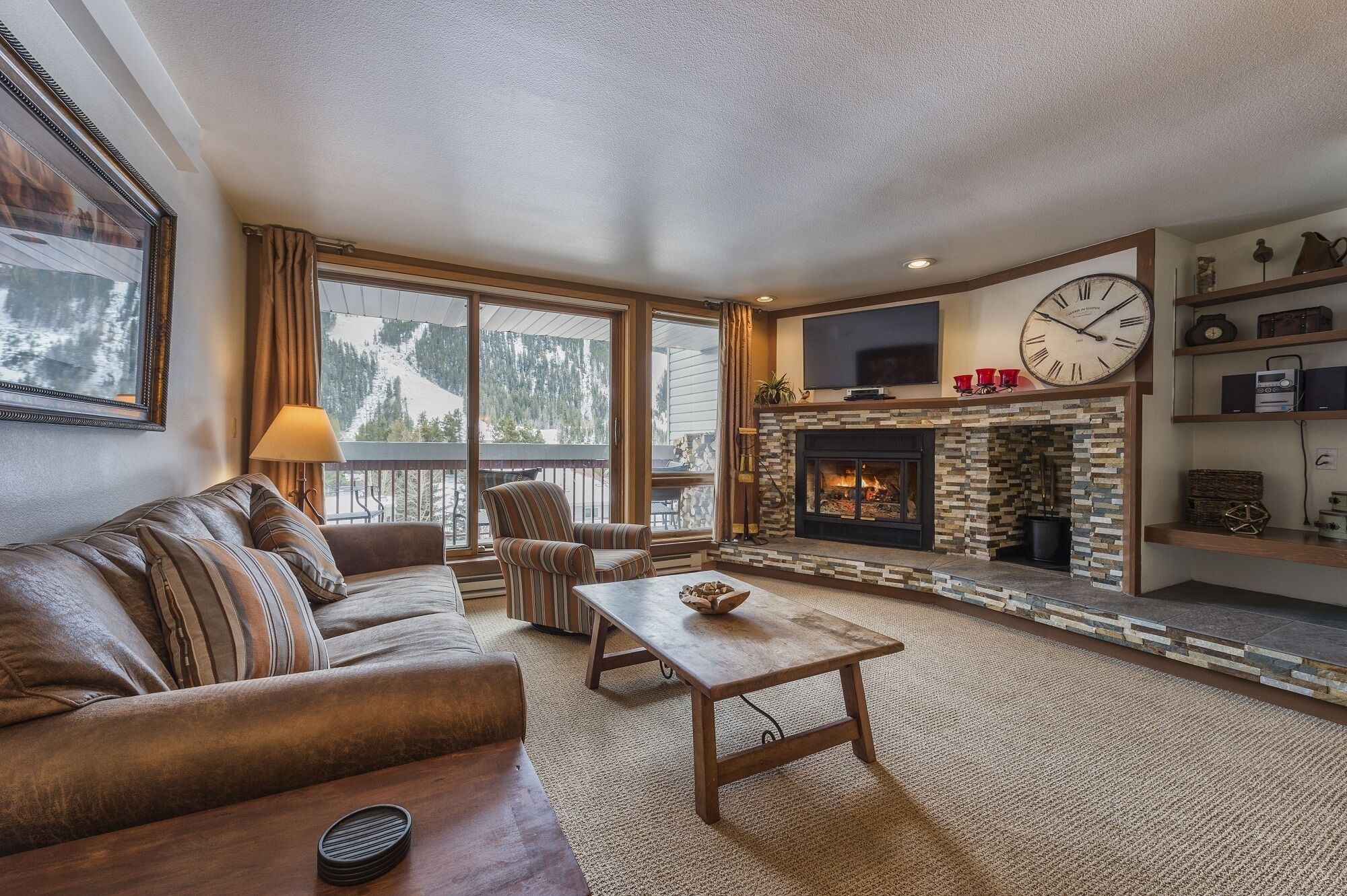 TV, lareira, DVD player