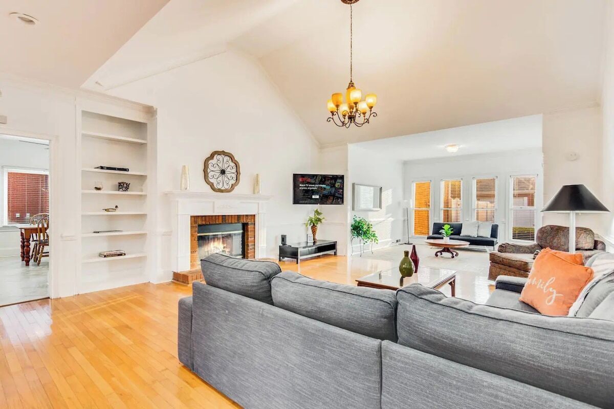 Fernseher, Kamin, Arbeitsbereiche