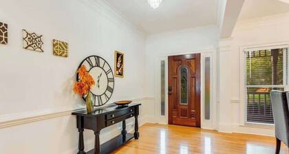 Pool retreat for groups, sleeps 12