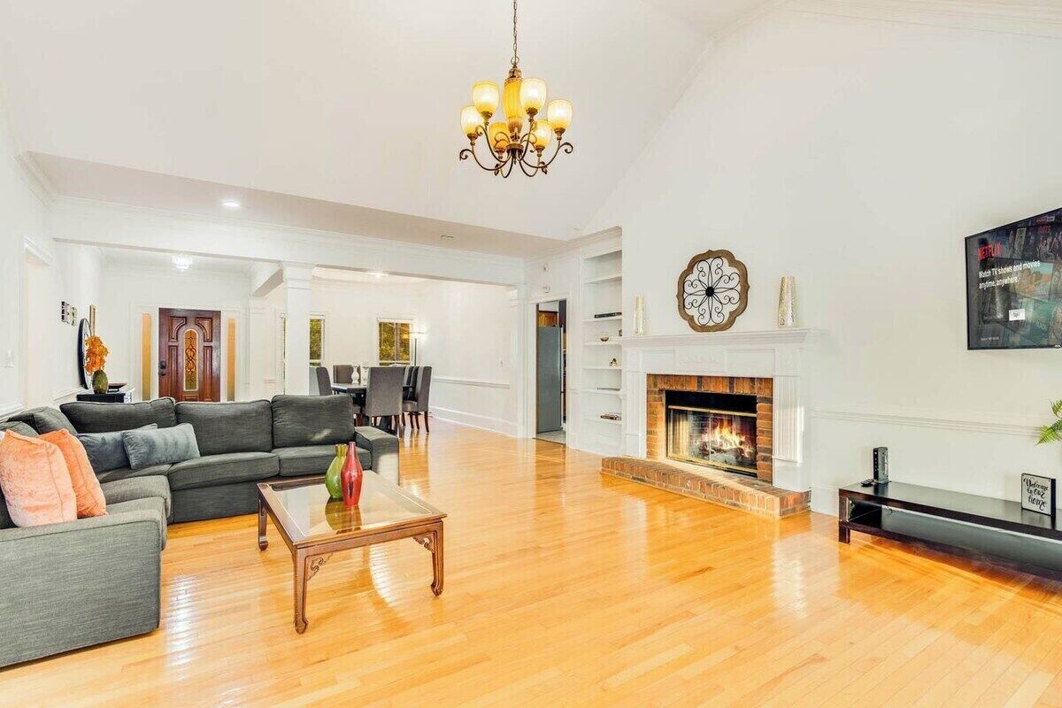 Fernseher, Kamin, Arbeitsbereiche