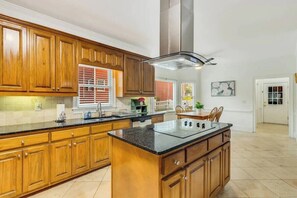 Fridge, microwave, oven, stovetop - Atlanta 5BR Luxe Pool Retreat,Sleeps 12 (Conyers)