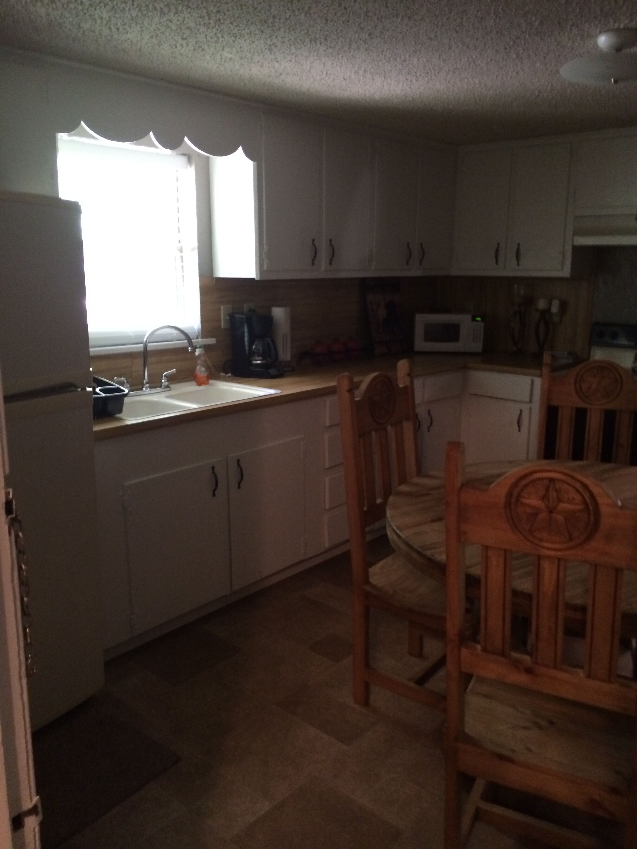 HILLSIDE HIDEAWAY.. a peaceful place to relax and enjoy yourself and family.