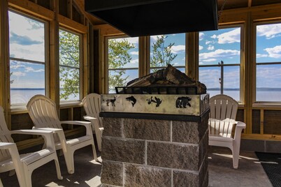 River Rock Cottage Is Located On The Shore Of Lake Superior On Chequamegon Bay.