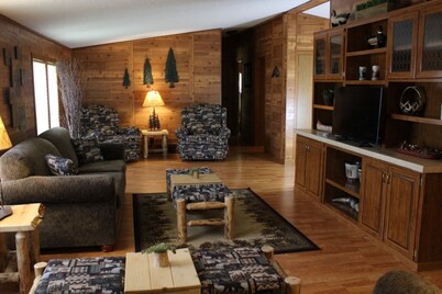 River Rock Cottage Is Located On The Shore Of Lake Superior On Chequamegon Bay.