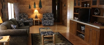 Das River Rock Cottage befindet sich am Ufer des Lake Superior in der Chequamegon Bay.