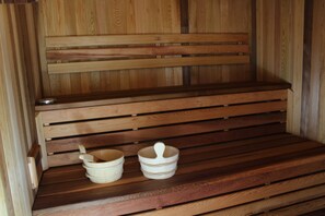 Sauna - River Rock Cottage Is Located On The Shore Of Lake Superior On Chequamegon Bay. (Ashland)