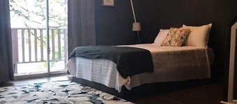 Cabine surplombant Yarborough Landing et le lac Millwood