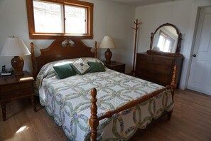 4 bedrooms, desk, free WiFi