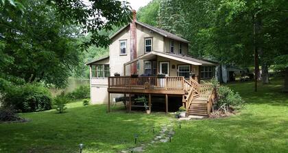 Joen edessä sijaitseva mökki Juniata-joella