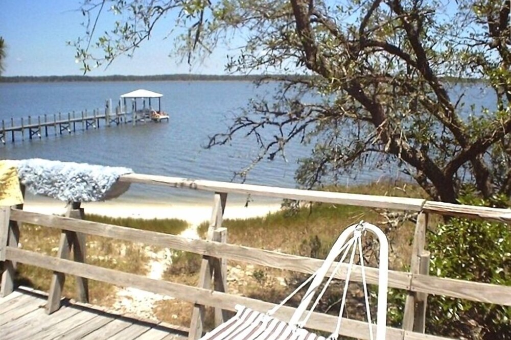 Bay Front--Private Beach-Unique Property- Snowbird Special 2024