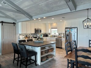 Dining - BEAUTIFUL BEACHFRONT PROPERTY!
BOOK YOUR RELAXING GETAWAY AT PALMETTO DUNES!  
 (Gulf Shores)