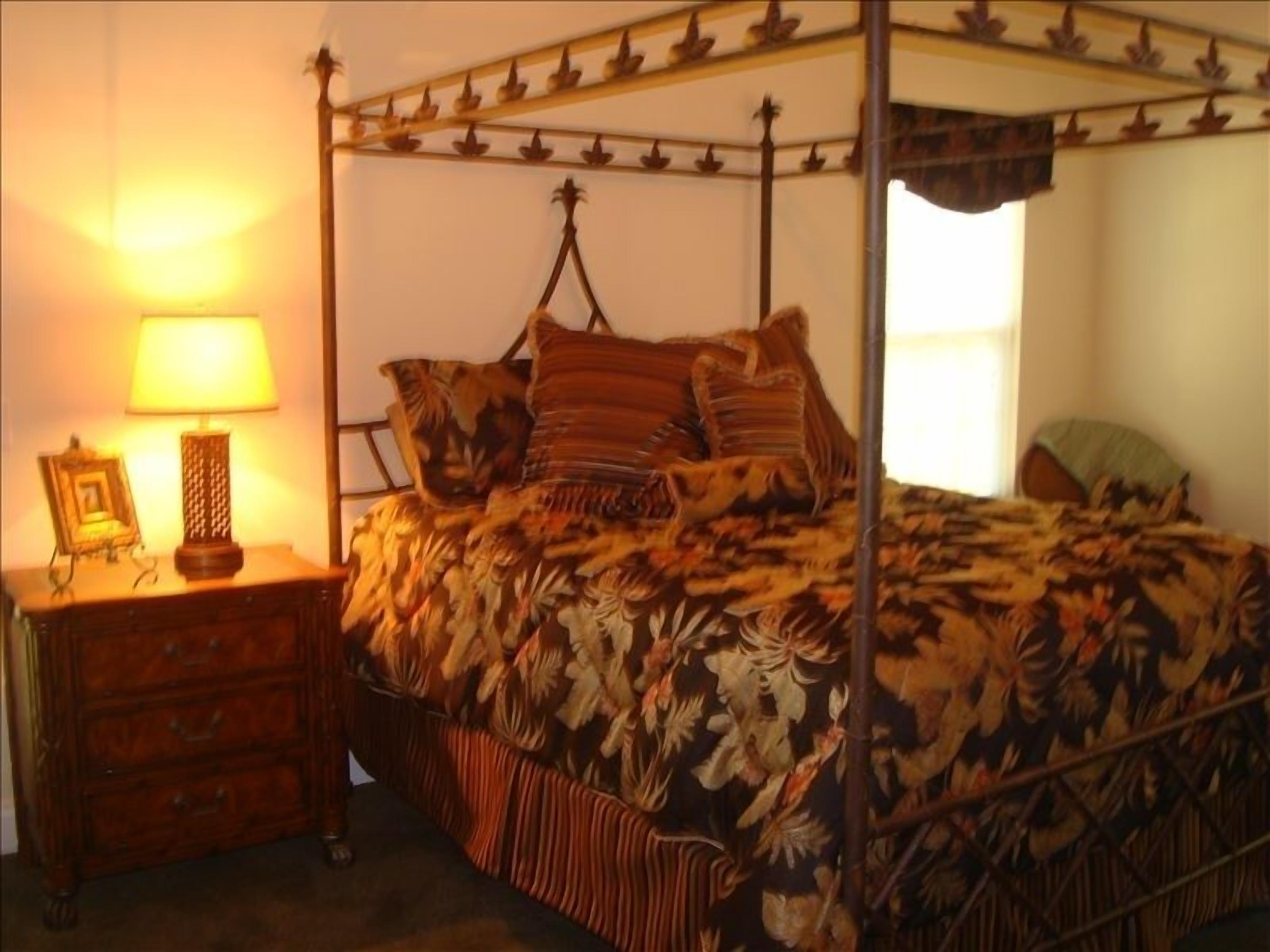 Beautiful Executive Home, Concord, Sleeps 6