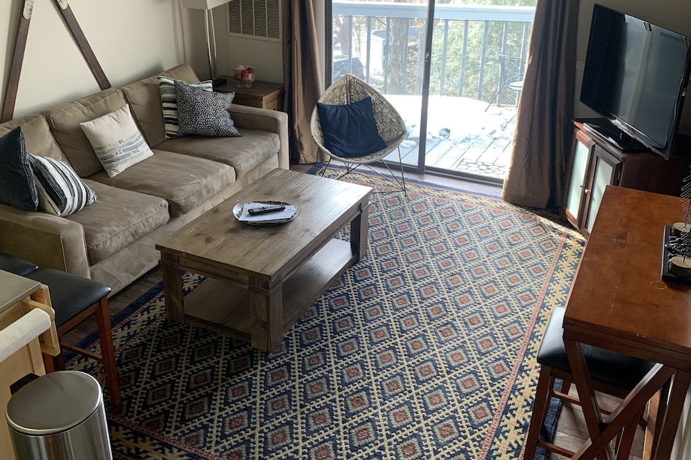 SKI IN SKI OUT! Next to Mountain Inn, Sleeps 4 Best location on mountain!