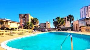 Pool - On the Beach! 2BR/1B - Low Rise/Low Rates - Steps to the sand-Gulf Village 209! (Gulf Shores)