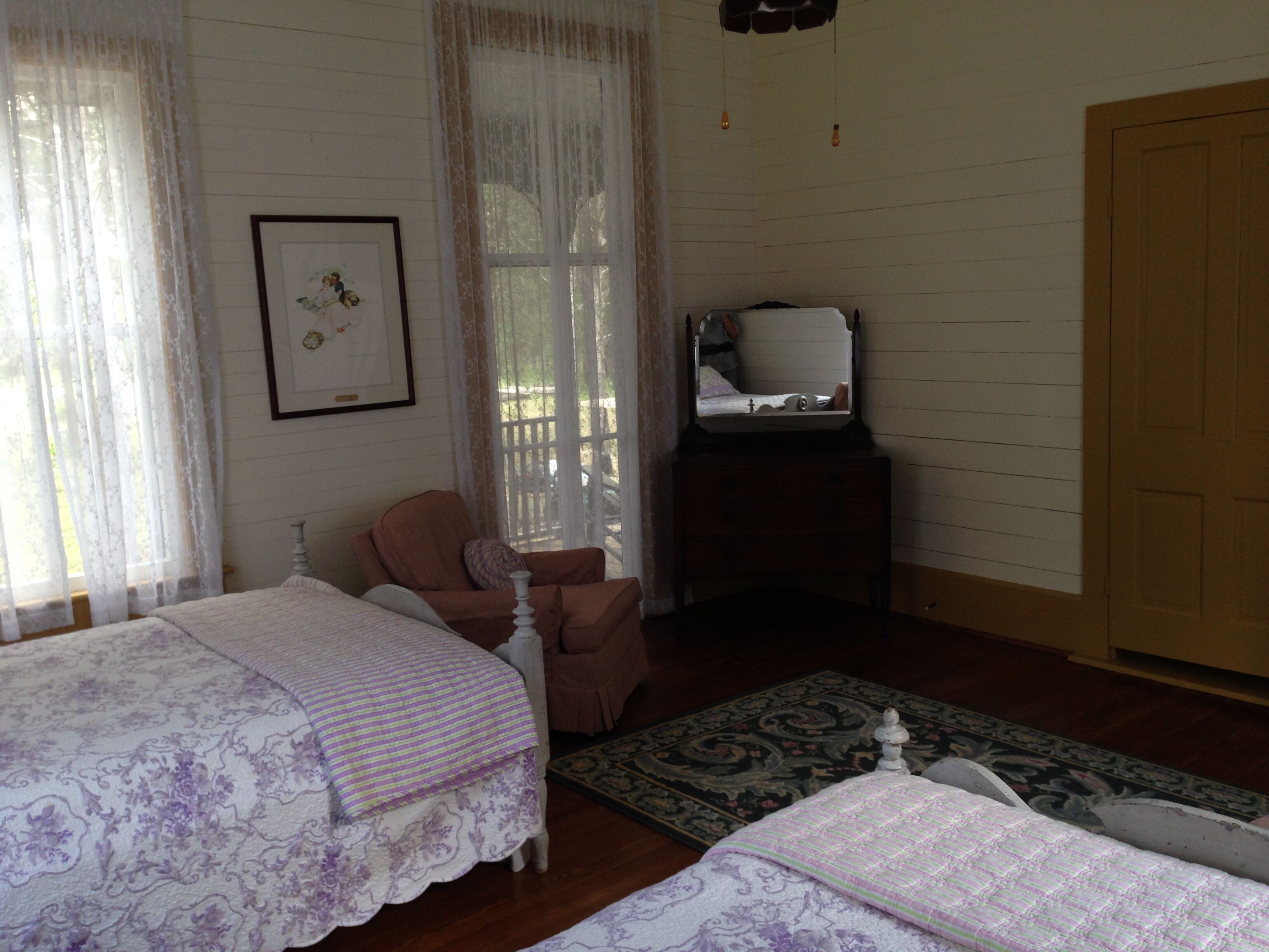 Antique 1890 Farm House - New Ulm - great for Antique Week, The Vine, or Getaway