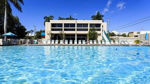 Outdoor pool, a heated pool - Siesta Key For Me @ The Palm Bay Club (Siesta Key)