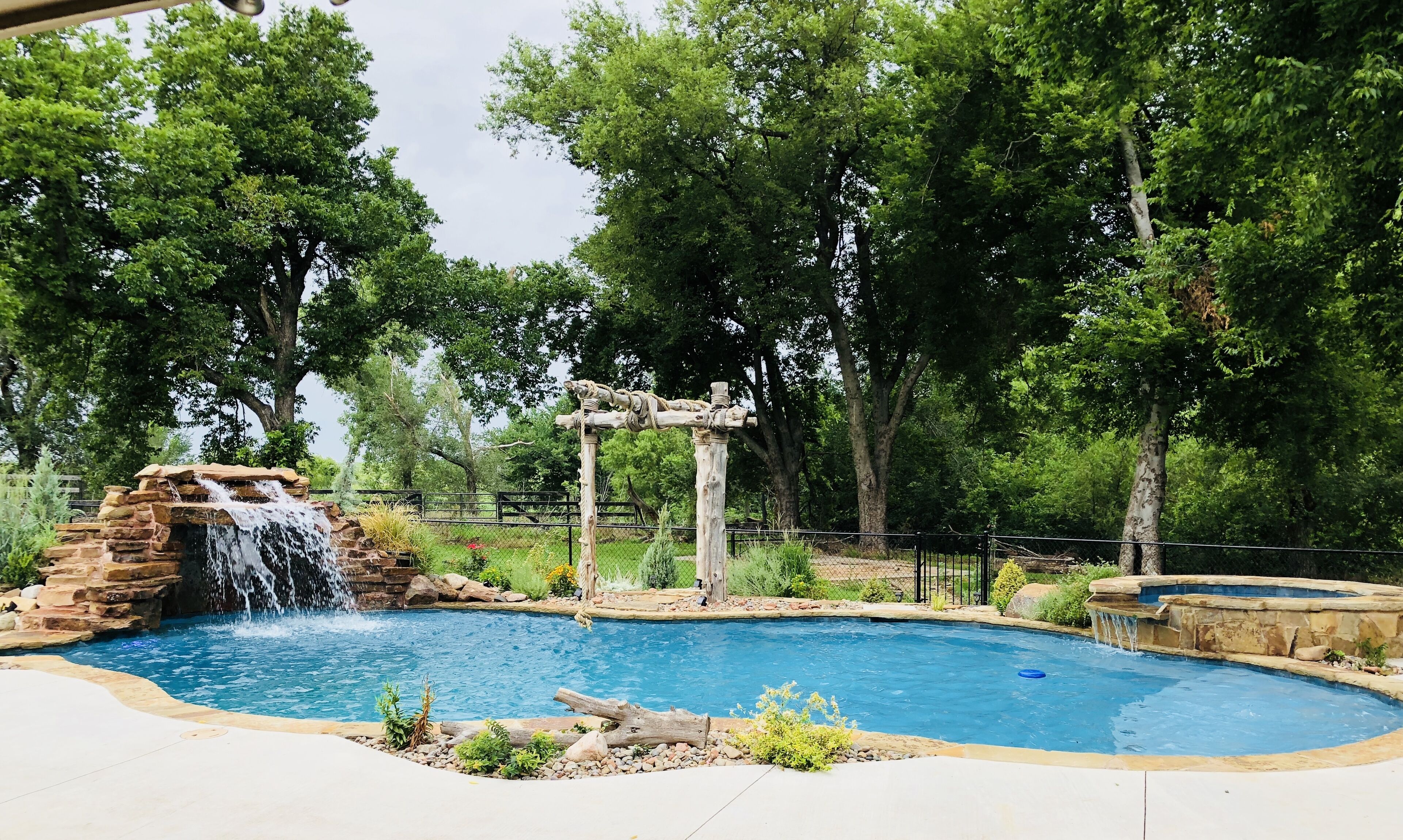 Piscina a l'aire lliure i piscina climatitzada 
