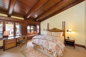 4 bedrooms, desk, iron/ironing board, travel crib