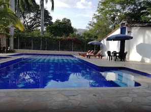 2 piscinas externas
