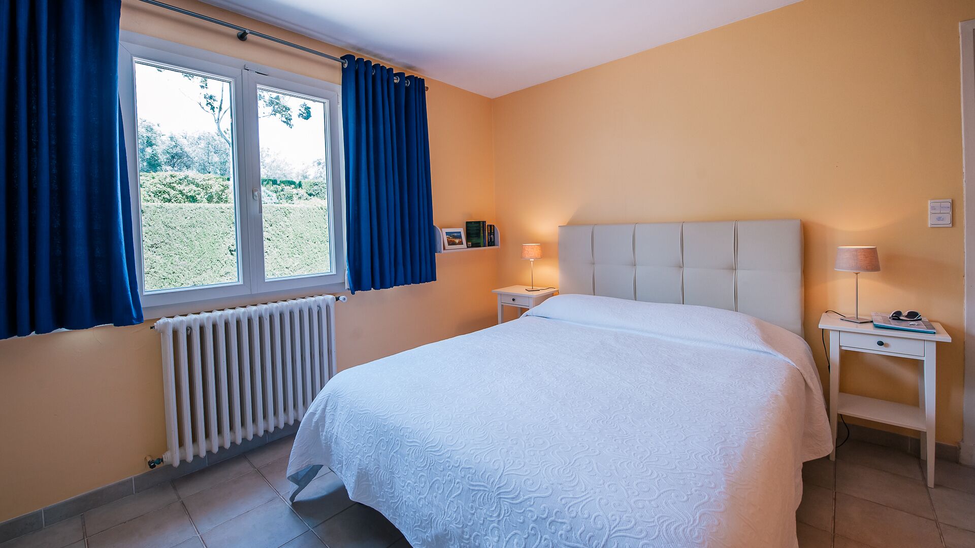 Upstairs bedroom 3 with Queen size bed