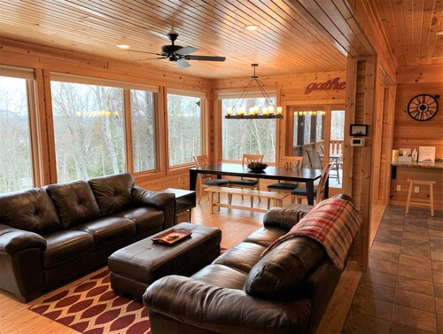 Northern Comfort Overlooking Caribou Lake- Spacious and Secluded