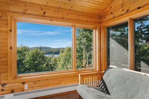 Northern Comfort Overlooking Caribou Lake- Spacious and Secluded